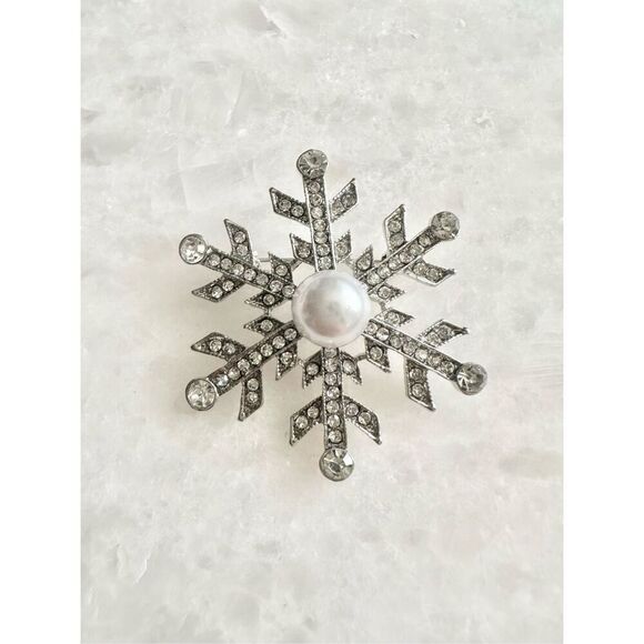 Rhinestone and faux pearl snowflake brooch ￼ - Picture 1 of 3